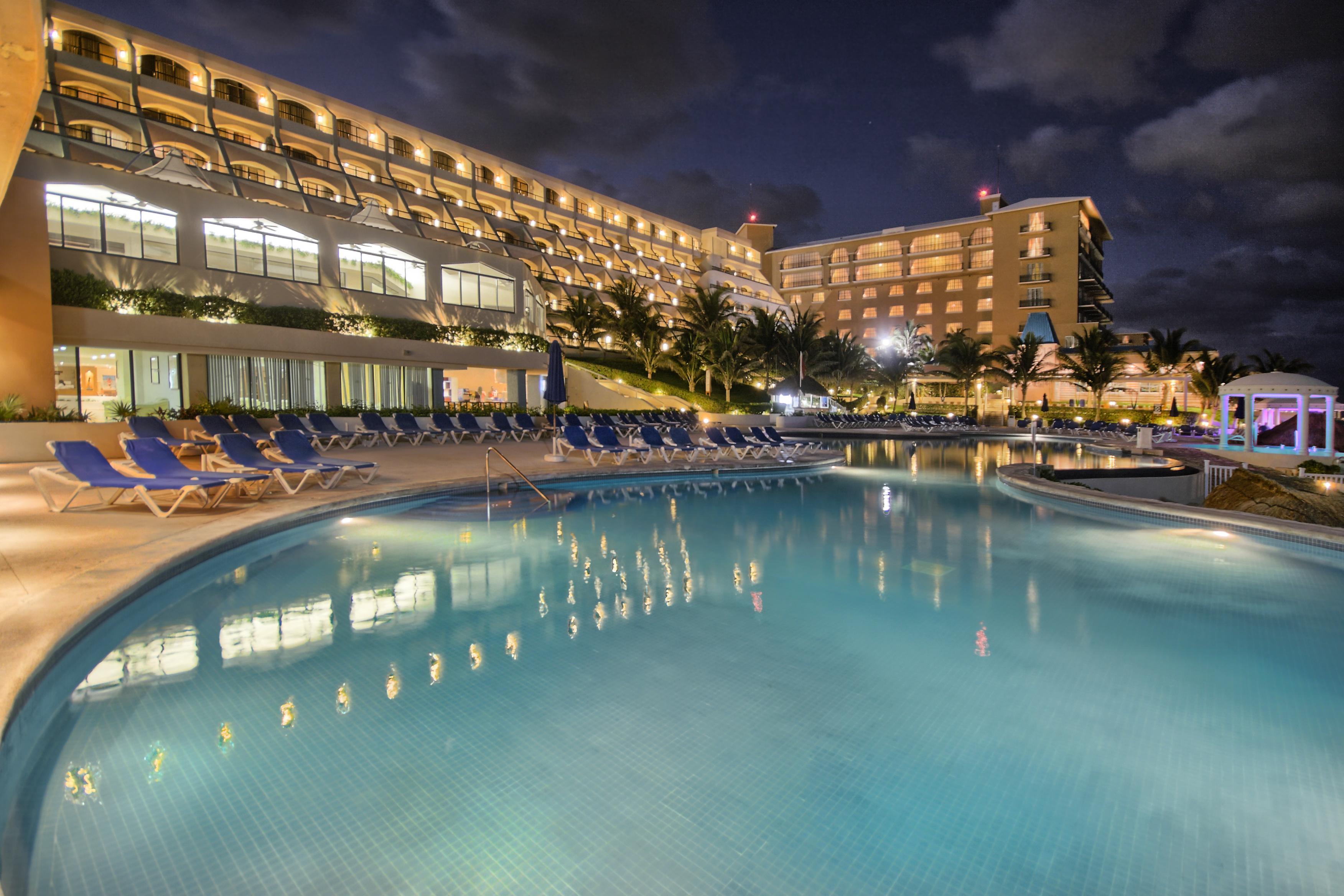 Golden Parnassus Resort & Spa (Adults Only) Cancun Exterior photo